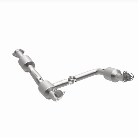 MagnaFlow 18-20 Chevrolet Express 2500 Single Underbody 4.3L Direct Fit Catalytic Converter - 280210