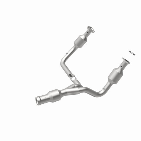 MagnaFlow Direct Fit Catalytic Converter 2015 GMC Yukon XL V8 6.2L - 52617