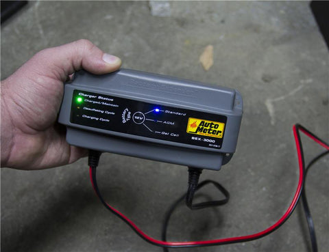 Autometer Battery Charger/Maintainer 12V/3A - BEX-3000