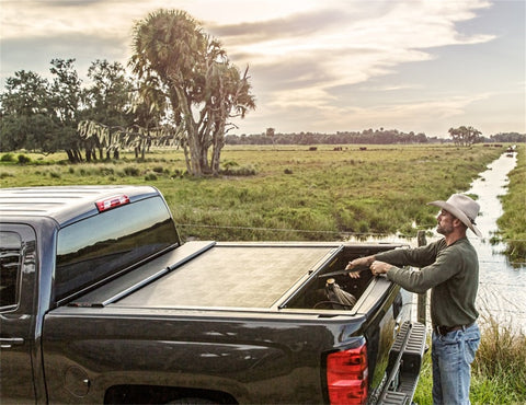Roll-N-Lock 2020 Chevy Silverado / GMC Sierra 2500-3500 80-1/2in M-Series Retractable Tonneau Cover - LG226M