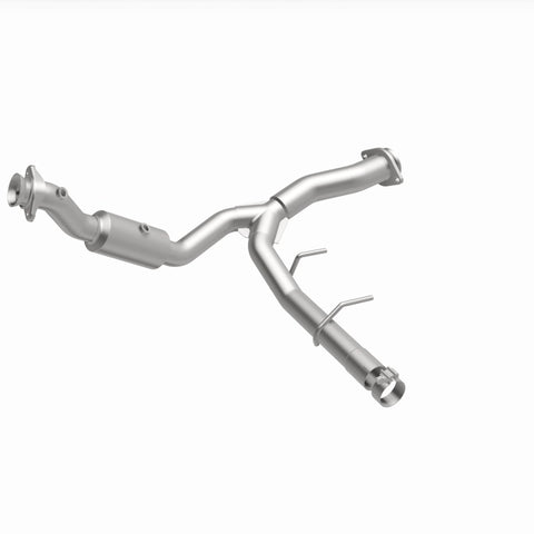 MagnaFlow Direct Fit Catalytic Converter 15-17 Ford Expedition V6 3.5 OEM Underbody - 21-528