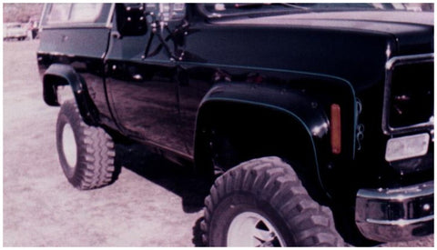 Bushwacker 75-80 Chevy K10 Suburban Cutout Style Flares 2pc - Black - 40004-11