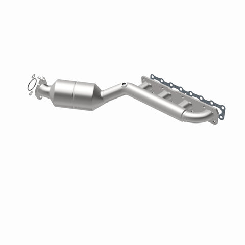 MagnaFlow Direct-Fit SS Catalytic Converter 04-06 Nissan Titan 5.6L V8 (California) - 4451501