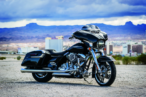 Kuryakyn Smooth Windshield Trim 14-Up Touring Chrome - 1387