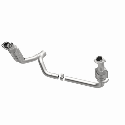 MagnaFlow Direct Fit Catalytic Converter 2006 Dodge RAM 1500 Pickup 5.7L Solid Front Axle - 49711