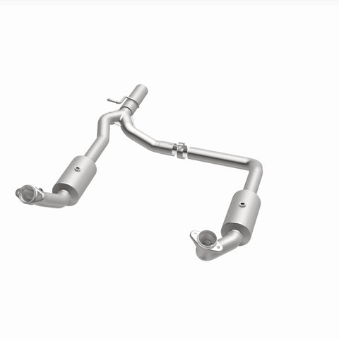 MagnaFlow 09-13 Ford E-350 Super Duty V10 6.8 OEM Underbody Direct Fit Catalytic Converter - 21-599