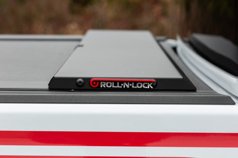 Roll-N-Lock 2020 Jeep Gladiator 5ft bed M-Series Retractable Tonneau Cover - LG496M