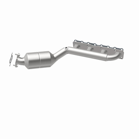 MagnaFlow Direct-Fit SS Catalytic Converter 04-06 Nissan Titan 5.6L V8 (California) - 4451501