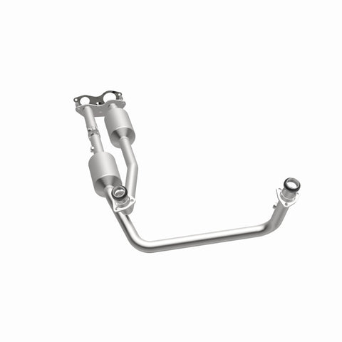 MagnaFlow Converter Direct Fit California Grade 96-00 GM Tahoe/Yukon/Escalade 5.7L - 4451453