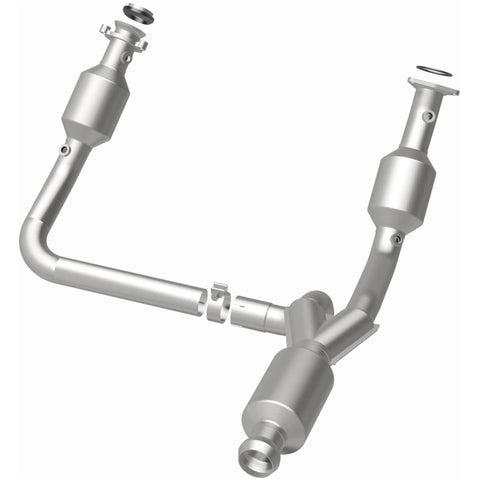 MagnaFlow 14-15 Chevrolet Silverado 1500 Underbody 4.3L / 5.3L Direct-Fit Catalytic Converter - 280424