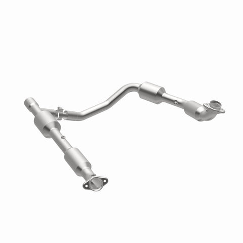MagnaFlow Direct Fit Catalytic Converter 05-06 Ford E-350 Super Duty 5.4L - 5481439