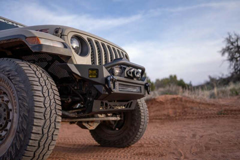DV8 Offroad 18-23 Jeep Wrangler JL/JT Front Bumper Sway-Bar Disconnect Motor Skid Plate - SPJL-02