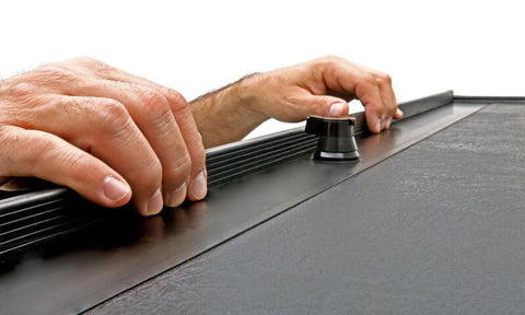 Roll-N-Lock 14-18 Chevy Silverado/Sierra 1500 XSB 68in M-Series Retractable Tonneau Cover - LG220M