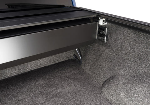 Retrax 04-up Titan Crew Cab 4-doors (w/ or w/o Utilitrack) RetraxONE MX - 60741