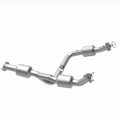 MagnaFlow 18-20 Chevrolet Express 2500 Single Underbody 4.3L Direct Fit Catalytic Converter - 280210