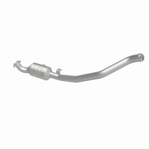 MagnaFlow Direct Fit Catalytic Converter 2006-2011 R350 3.5 L Underbody - 52178