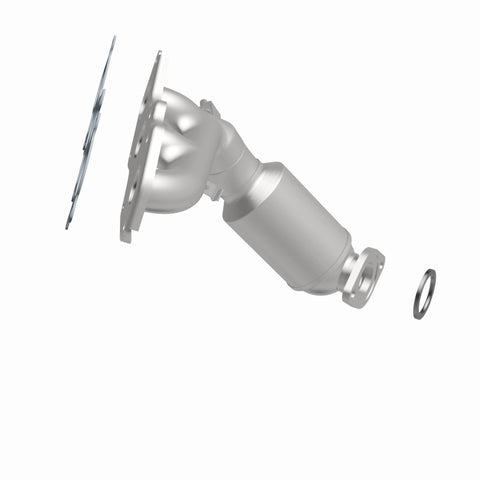 MagnaFlow Direct Fit Catalytic Converter 14-15 Toyota Highlander 3.5L Manifold - 52545
