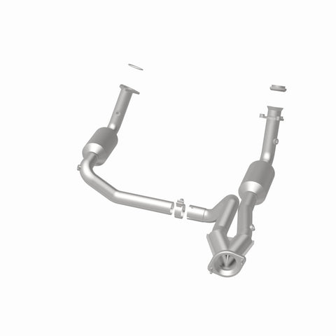 MagnaFlow DF Catalytic Conv OEM 2005 GMC Sierra/Chevrolet Silverado 1500/Cadillac Escalade Underbody - 4551419