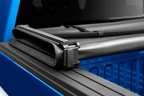 Lund 14-17 Chevy Silverado 1500 (5.5ft. Bed) Genesis Tri-Fold Tonneau Cover - Black - 950192