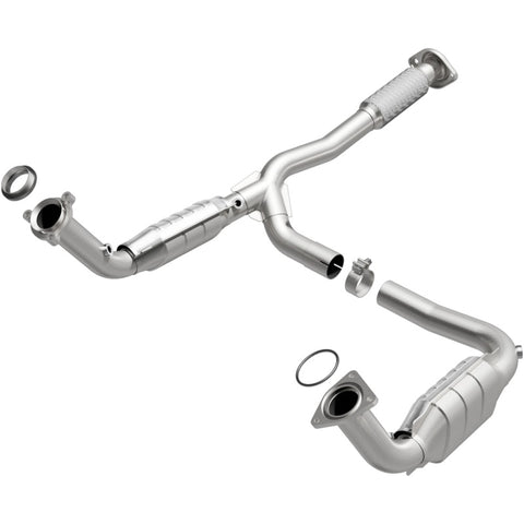 MagnaFlow Direct Fit Catalytic Converter 05-06 GMC Envoy XL Denali - 49886