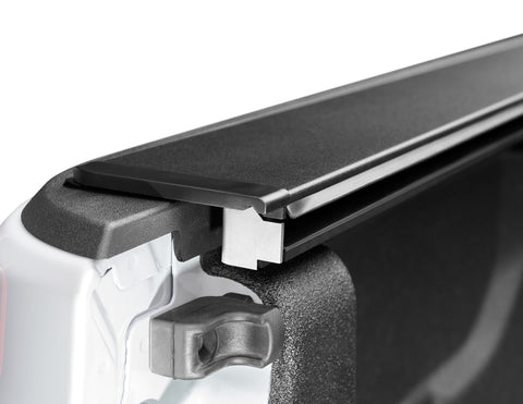 Roll-N-Lock 2020 Jeep Gladiator 5ft bed (w/ Trail Rail System) M-Series Retractable Tonneau Cover - LG495M