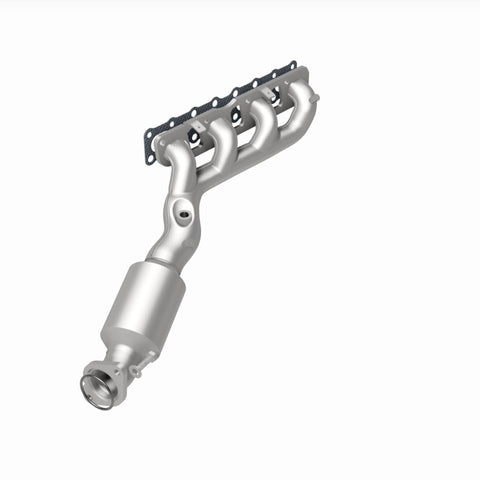 MagnaFlow Direct-Fit SS Catalytic Converter 04-06 Nissan Titan 5.6L V8 (California) - 4451501