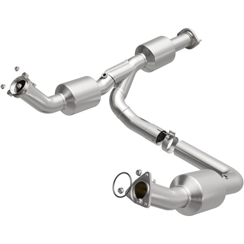 MagnaFlow 18-20 Chevrolet Express 2500 Single Underbody 4.3L Direct Fit Catalytic Converter - 280210