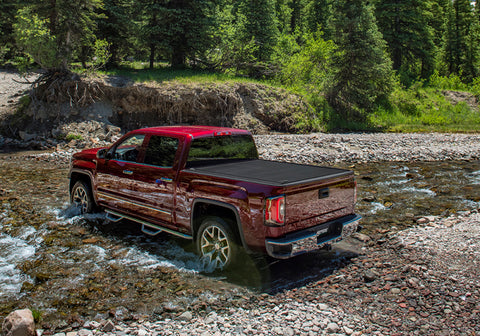 Retrax 04-up Titan Crew Cab 4-doors (w/ or w/o Utilitrack) RetraxONE MX - 60741