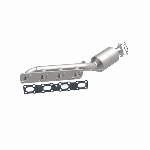 MagnaFlow Direct-Fit SS Catalytic Converter 04-06 Nissan Titan 5.6L V8 (California) - 4451501