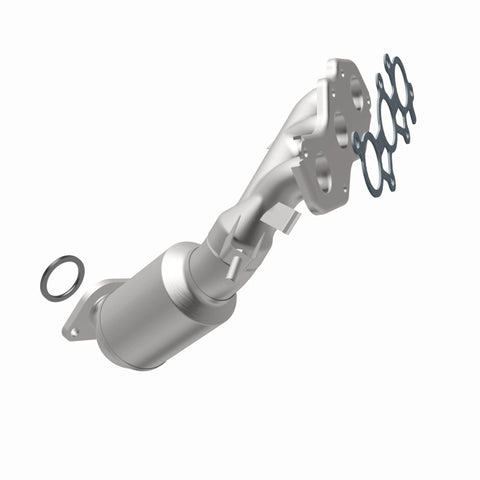 MagnaFlow Direct Fit Catalytic Converter 14-15 Toyota Highlander 3.5L Manifold - 52545