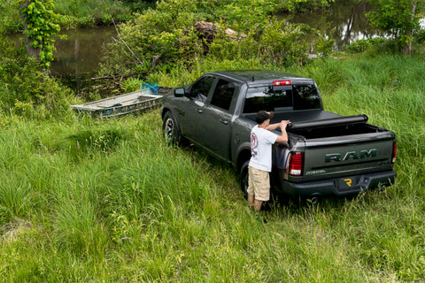 Truxedo 07-13 GMC Sierra & Chevrolet Silverado 1500/2500/3500 8ft Deuce Bed Cover - 771601