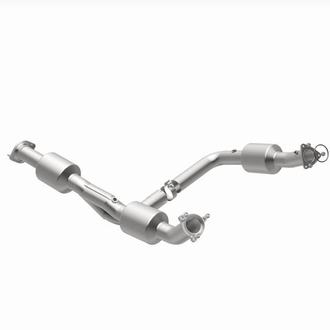 MagnaFlow 18-20 Chevrolet Express 2500 Single Underbody 4.3L Direct Fit Catalytic Converter - 280210