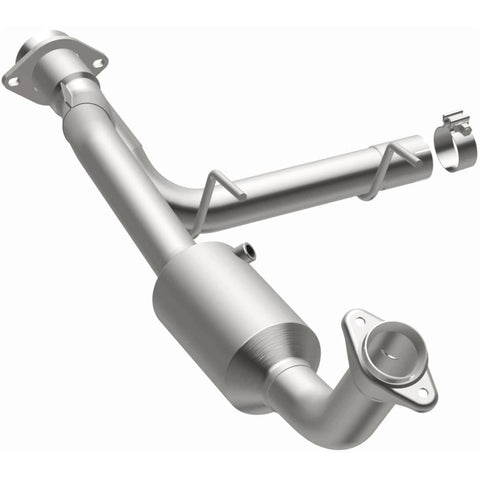 MagnaFlow Direct Fit Catalytic Converter 05-06 Lincoln Navigator 5.4L w/ 3in Main Piping - 52508
