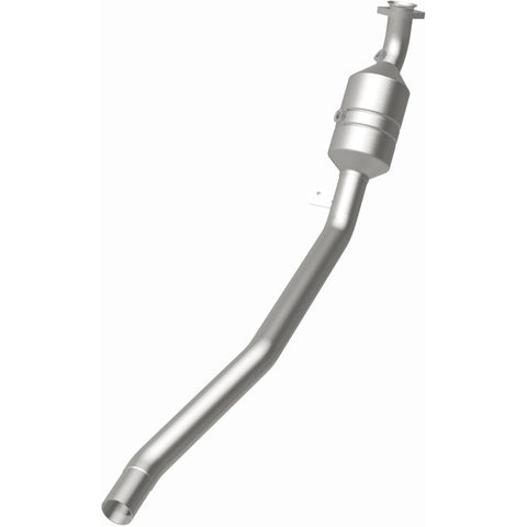 MagnaFlow Direct Fit Catalytic Converter 2006-2011 R350 3.5 L Underbody - 52177