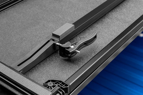 Lund 15-17 Chevy Colorado Fleetside (6ft. Bed) Hard Fold Tonneau Cover - Black - 969165