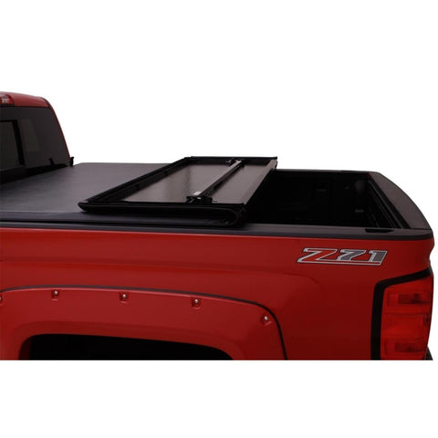 Lund 2022 Toyota Tundra 5.7ft Bed Hard Fold Tonneau (w/o Trck Adpt Kit + w/o Trl Spcl Edtn Bx) - 969571
