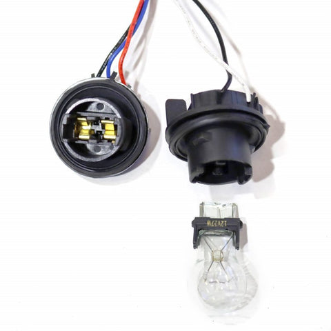 AlphaRex 18-20 Ford F-150 Wiring Adapter OEM to AlphaRex Taillight Converter (Req 18-20 Ford F-150) - 652200