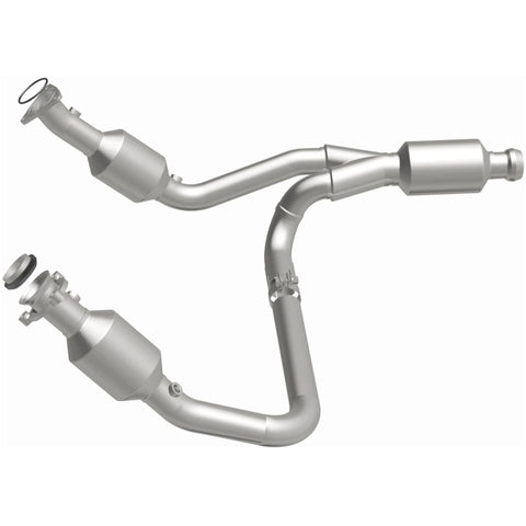 MagnaFlow 14-15 Chevrolet Silverado 1500 Underbody 4.3L / 5.3L Direct-Fit Catalytic Converter - 280424