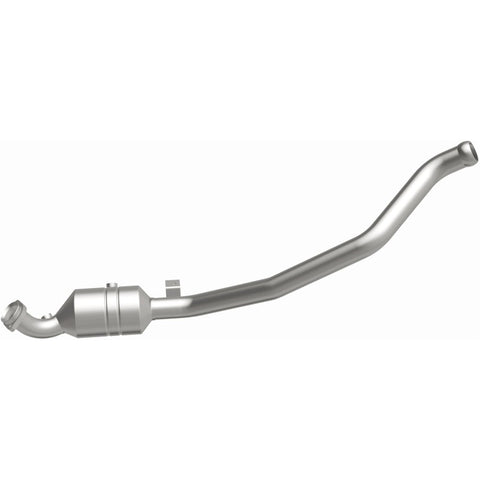 MagnaFlow Direct Fit Catalytic Converter 2006-2011 R350 3.5 L Underbody - 52178