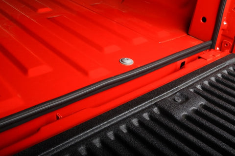 Lund 07-17 Toyota Tundra (5.5ft. Bed) Genesis Elite Tri-Fold Tonneau Cover - Black - 958120