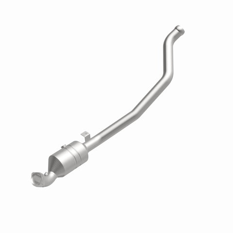 MagnaFlow Direct Fit Catalytic Converter 2006-2011 R350 3.5 L Underbody - 52178