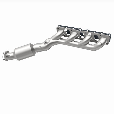 MagnaFlow Direct-Fit SS Catalytic Converter 04-06 Nissan Titan 5.6L V8 (California) - 4451501