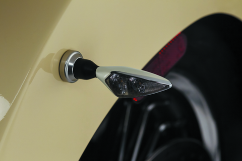 Kuryakyn Rhombus Amber Front Left/ Right Rear Chrome - 2548