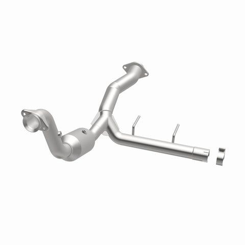 MagnaFlow Direct Fit Catalytic Converter 15-17 Ford F150 V6 2.7L OEM Underbody - 21-471